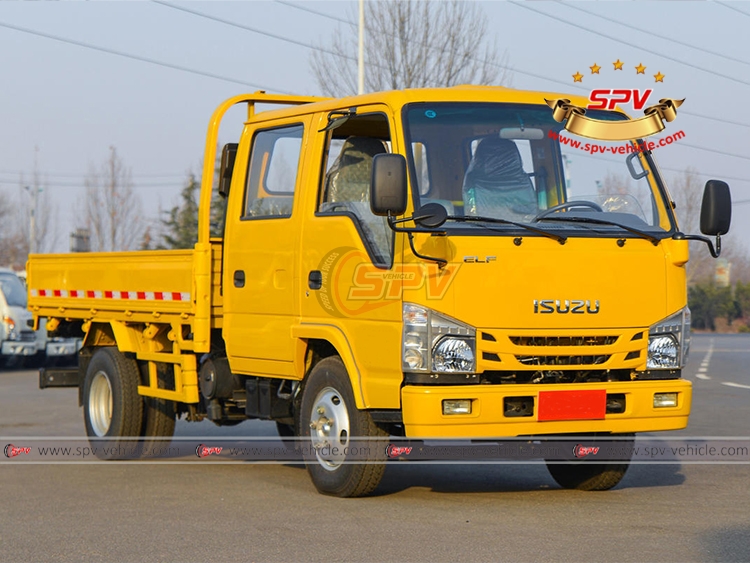 ISUZU ELF Cargo Van Truck - Front Right Side